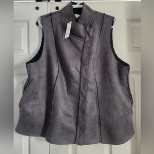 NWT 2xl vest. Charcoal gray exterior, black interior.